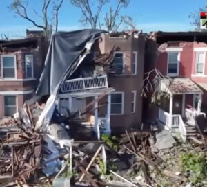 St. Louis residents caught in the aftermath of the deadly tornado, highlighting the failure of the city's tornado siren system.